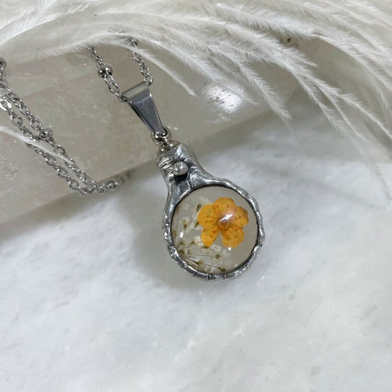 Crystal Flower Urn Necklace For Ashes - Cremation Pendant Memorial Jewelry In 3 Colors