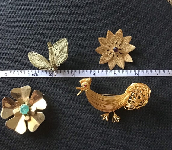 Vintage gold tone brooches - image 2