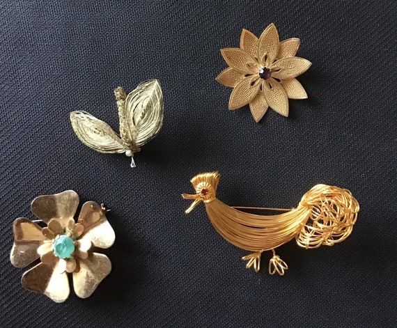 Vintage gold tone brooches - image 1