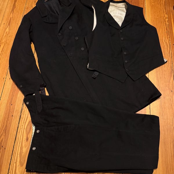 3 Piece Victorian / Edwardian - Frock Coat with Waistcoat and Trousers - 1900s / 1910s