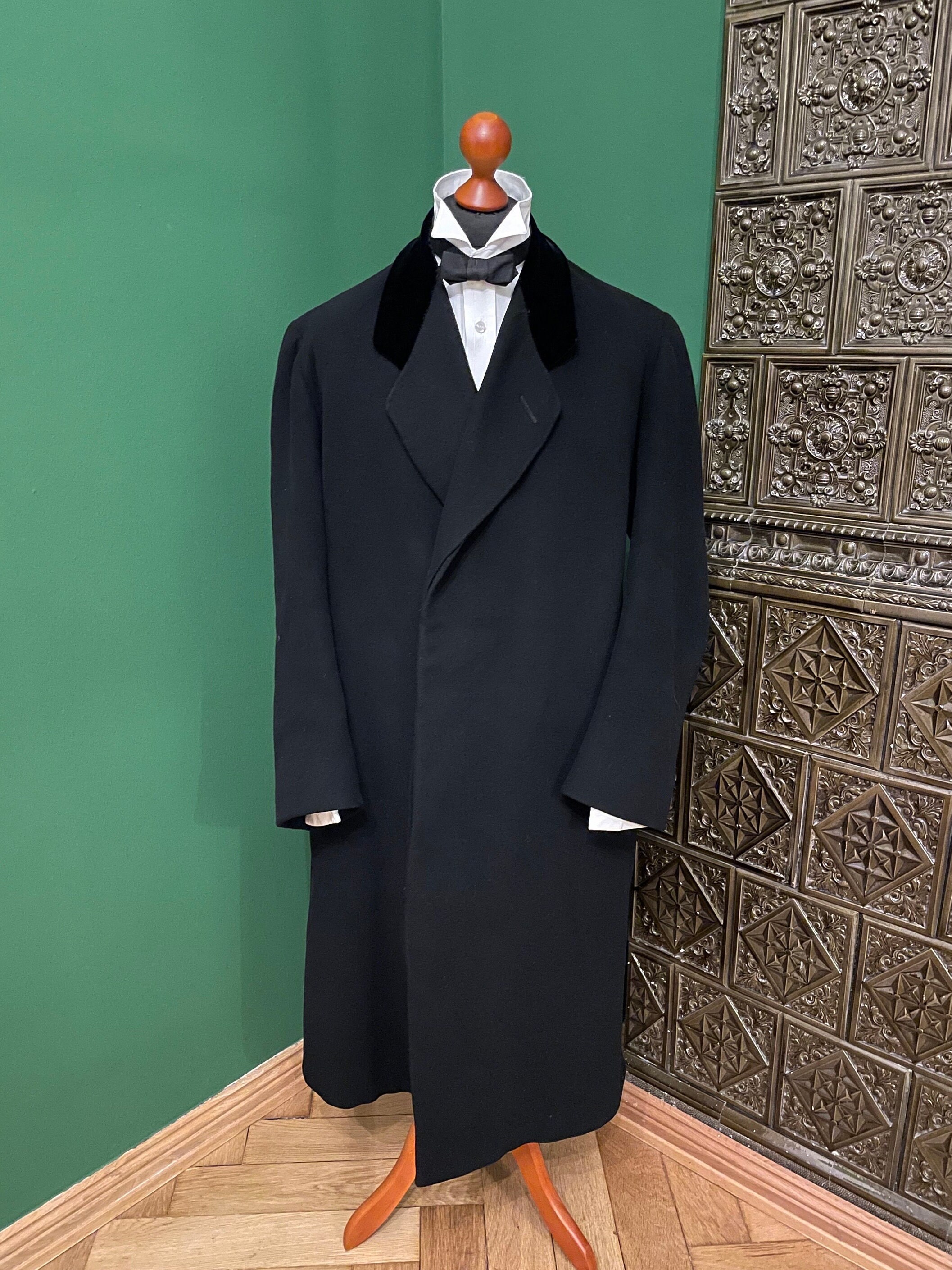 Victorian / Edwardian Coat / Overcoat / Chesterfield Coat Velvet 