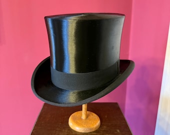 Chapeau haut-de-forme en soie noire, style victorien/édouardien, années 1900/1910, pointure 57 (EU) / 7 (UK) / 7 1/8 (US)