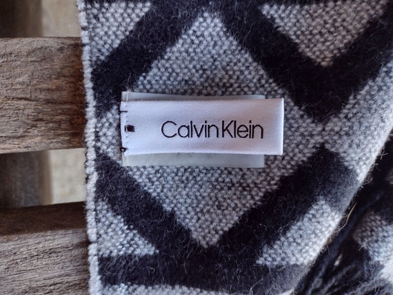Calvin Klein Black and Gray Geometric Wrap with F… - image 5