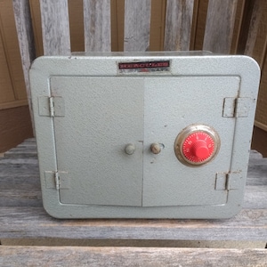 Vintage Hercules Safe Bank Double Door Throw Bolt Automatic Alarm by Bellevue Products Bellevue Ohio Model S-4 with Original Box