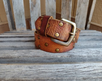 Ceinture en cuir véritable marron vieilli Wilsons et accessoire pour vêtement vintage rétro entièrement clouté longueur du trou de 34 à 40 pouces