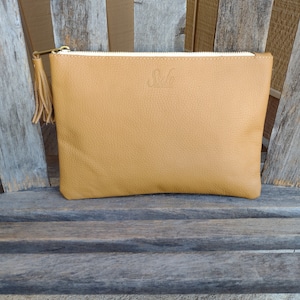 Embrague de cuero camel Sseko con cierre de cremallera de metal Bolso de bolso vintage retro hecho en Uganda
