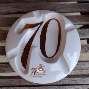 Cenicero de cerámica blanca Montecristo con detalles dorados Cenicero retro vintage para tabaco que celebra el 70.° aniversario