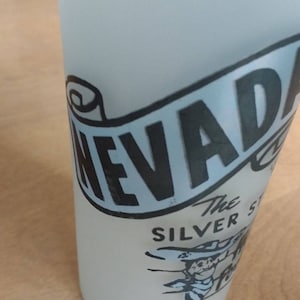 Vintage Las Vegas Frosted Glas Souvenir Cup Silber Staat Nevada (Hoover) Boulder Talsperre