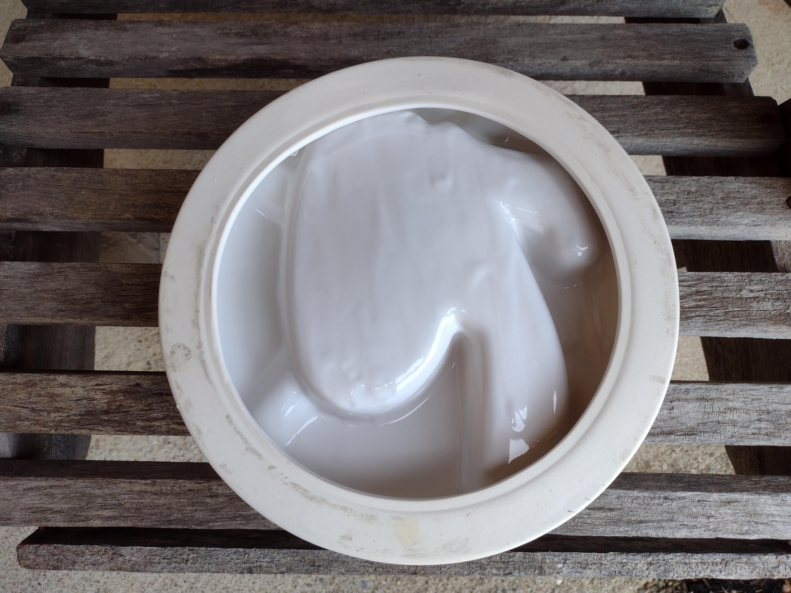 Montecristo White Ceramic Cigar Ashtray With Gold Accents