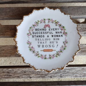 Behind Every Successful Man Stands A Woman Telling Him That He&#39;s Wrong Ceramic Plate Retro Vintage Wall Hanging