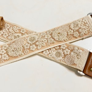 NuovoDesign Deluxe collection 'BridaI' in blush FineEmbroiderred Guitar strap,  vegan leather