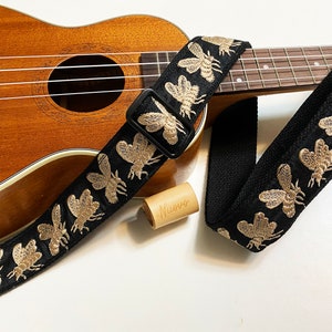 NuovoDesign Deluxe collection 'BumbIeBee' fine detailsEmbroiderry ukulele strap, connector, end pin included, vegan