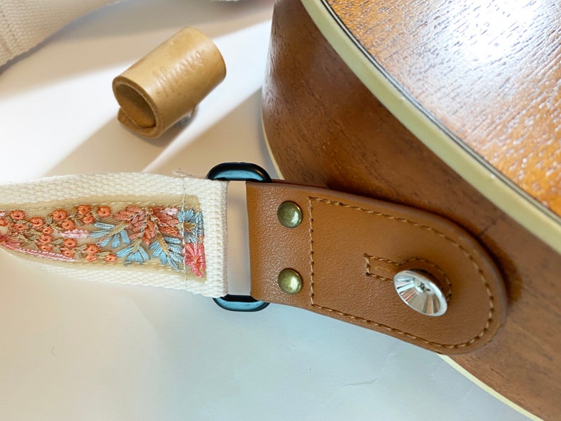 Promotional item NuovoDesign Deluxe collection 'Pizzo' fine detailsEmbroiderry ukulele strap, end pin included, vegan leather image 9