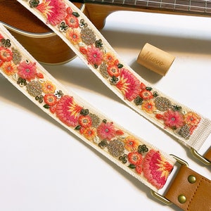 NuovoDesign Deluxe collection 'foIia' fine detailsEmbroiderry ukulele strap, connector, end pin included, vegan leather