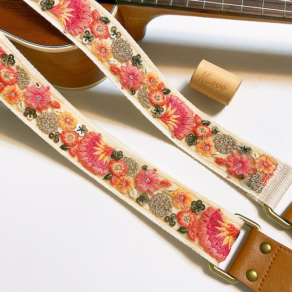 NuovoDesign Deluxe collection 'foIia' fine detailsEmbroiderry ukulele strap, connector, end pin included, vegan leather