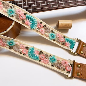 NuovoDesign Deluxe collection 'folia cool' fine detailsEmbroiderry ukulele strap, end pin included, vegan leather