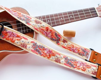 NuovoDesign Deluxe collection 'Pizzo' fine detailsEmbroiderry ukulele strap, end pin included, vegan leather