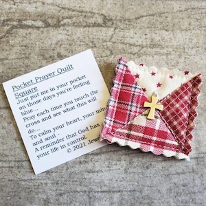 Courtepointe de prière à carreaux rouge avec poche © COPYRIGHTS Copyright Mini courtepointe poème Carré Minuscule courtepointe miniature Sympathie Amour Souvenir Cadeau religieux chrétien