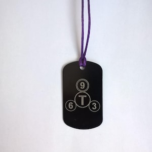 オリジナルのニコラ テスラ 369 ブラック プレート カード - 寸法 5 cm x 3 cm /2 x 1.3 インチ。