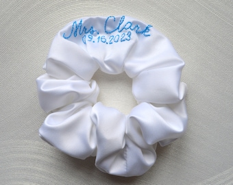 Personalized Hand Embroidered Scrunchie Hair Tie Custom Name Wedding Bride Hair Accessory Ponytail Scrunchie Ivory Bridesmaid Proposal Gift