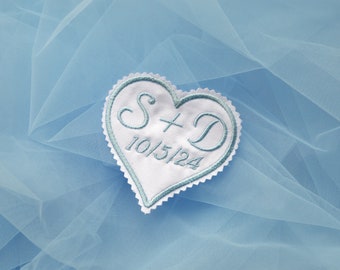 Kleines Hochzeitskleid Aufnäher Etwas Blau Benutzerdefinierte Aufnäher Personalisierte Hochzeitsetikett Braut Etwas Blaues Monogramm Hochzeit Herz Aufnäher