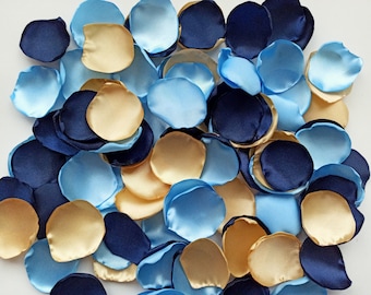Pétalos de rosa de satén cortados a mano: decoración de boda en azul marino, azul claro y champán