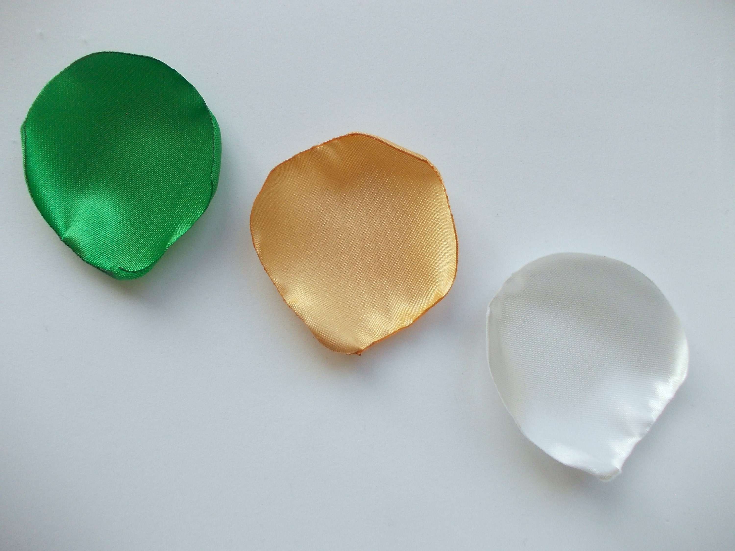 Green Rose Petals Emerald Green Petals Gold Wedding Rose Etsy