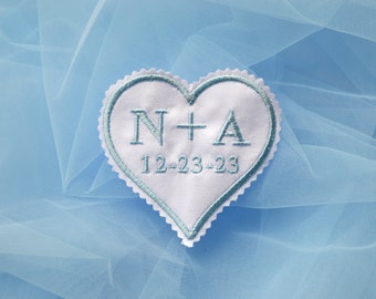 Kleines Hochzeitskleid Aufnäher Etwas Blau Benutzerdefinierte Aufnäher Personalisierte Hochzeitsetikett Braut Etwas Blaues Monogramm Hochzeit Herz Aufnäher