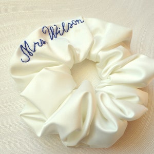 Personalized Hand Embroidered Scrunchie Hair Tie Custom Name Wedding Bride Hair Accessory Ponytail Scrunchie Ivory Bridesmaid Proposal Gift