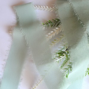 セージグリーンのほつれエッジシフォンリボン：手作りブーケリボン、2インチ