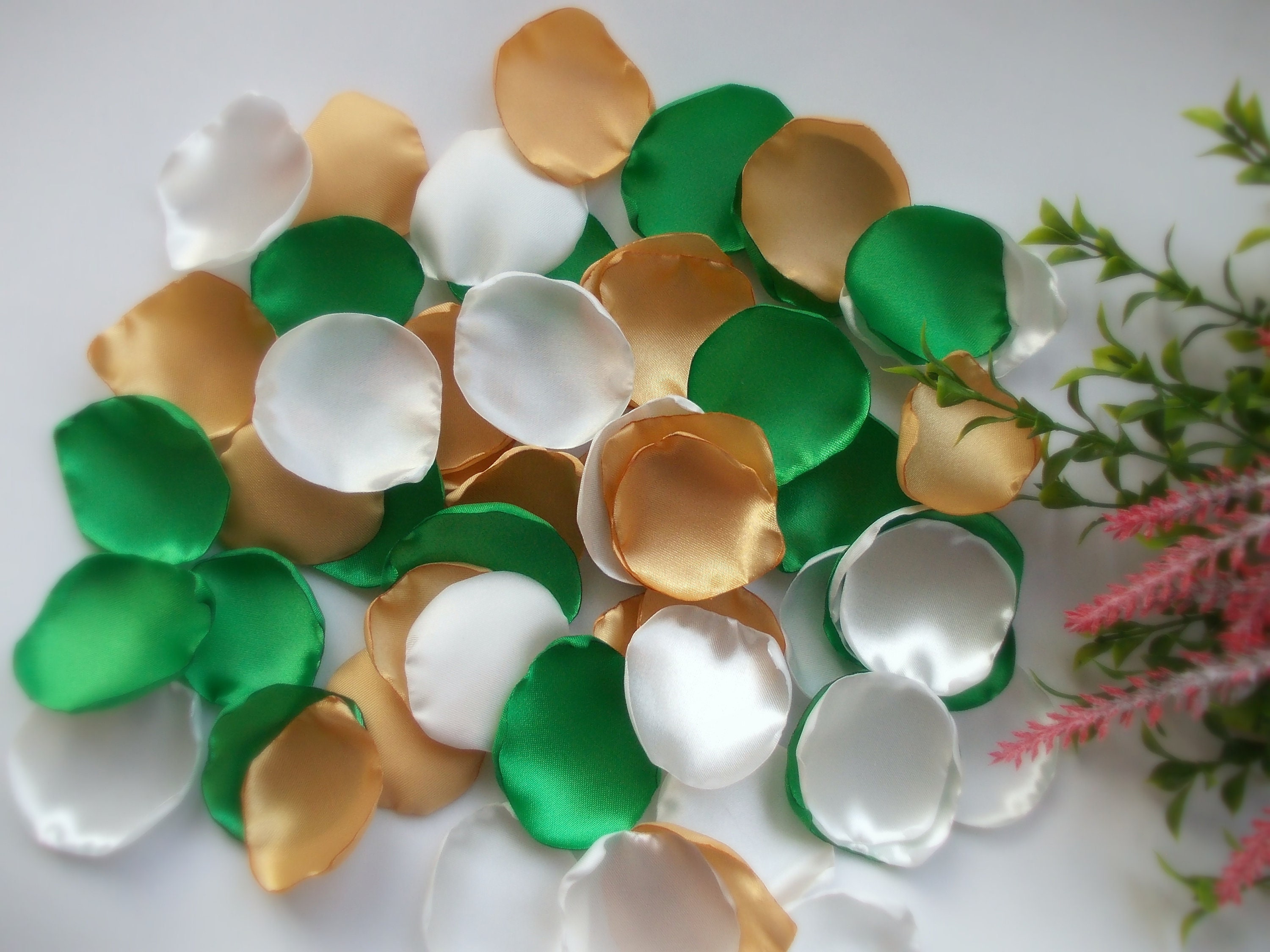 Green Rose Petals Emerald Green Petals Gold Wedding Rose Etsy