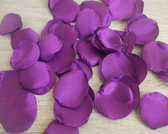 Plum satin rose petals, artificial flower petals for wedding, fabric petals, wedding petals, flower girl petals, aubergine petals