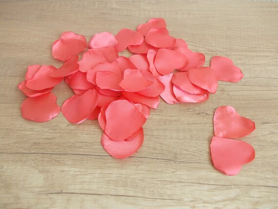 Petali di rosa in raso corallo a forma di cuore, petali di fiori  artificiali per matrimonio, petali di tessuto, petali di nozze, petali di  damigelle -  Italia