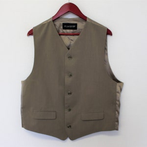 Gentlemen&#39;s Wedding Vest Brand ST.JACQUES Beige Classic Fitted Waistcoat  5 Button Vest Size Large Mens Classic Wedding Vest