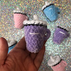 Crochet Tumbler Keychain Pattern, Keychain crochet pattern, cup keychain, amigurumi patter, small crochet pattern, digital file