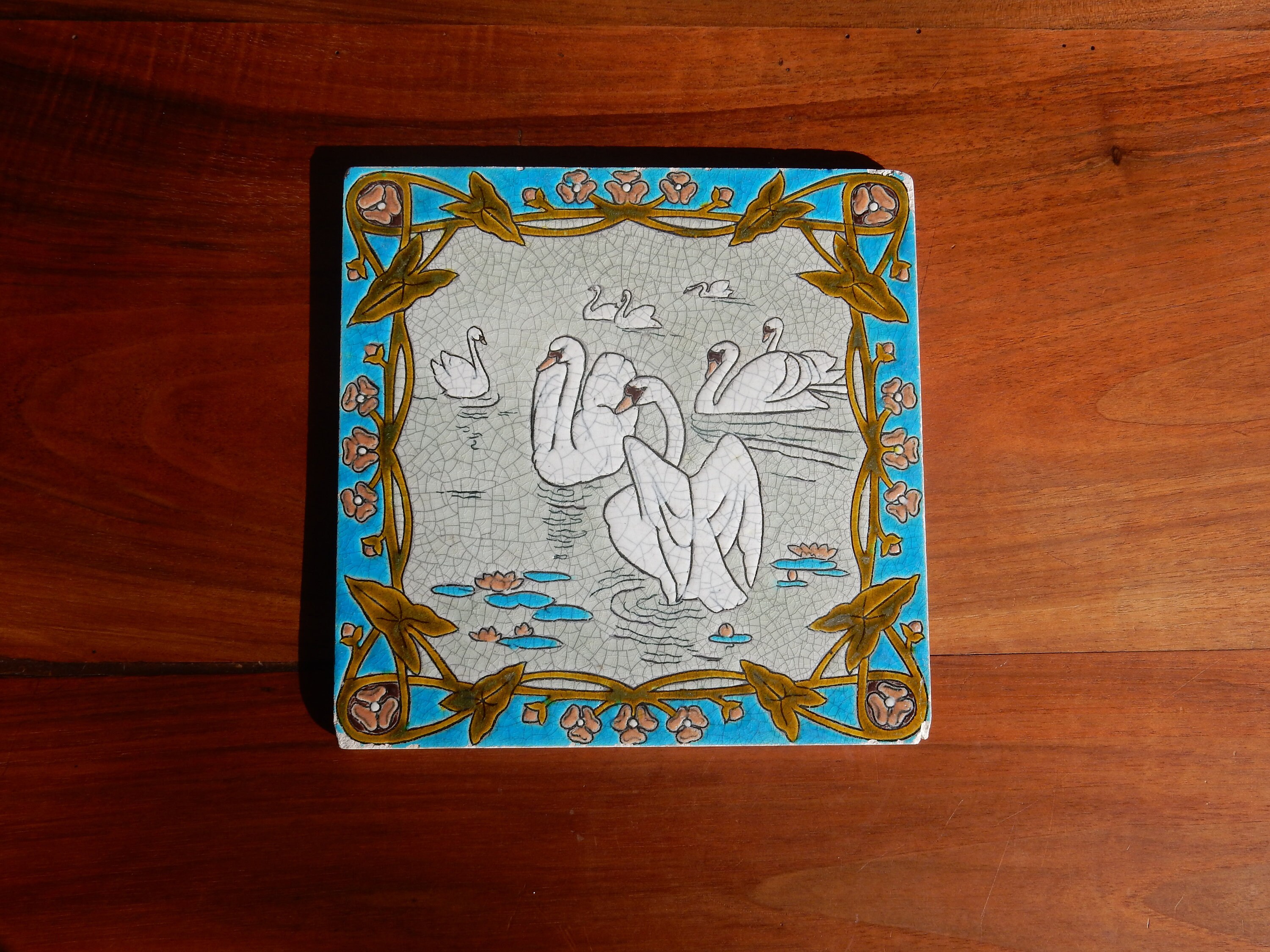 Carreau de Céramique Gien Motif Cygnes Début 1900 Art Nouveau