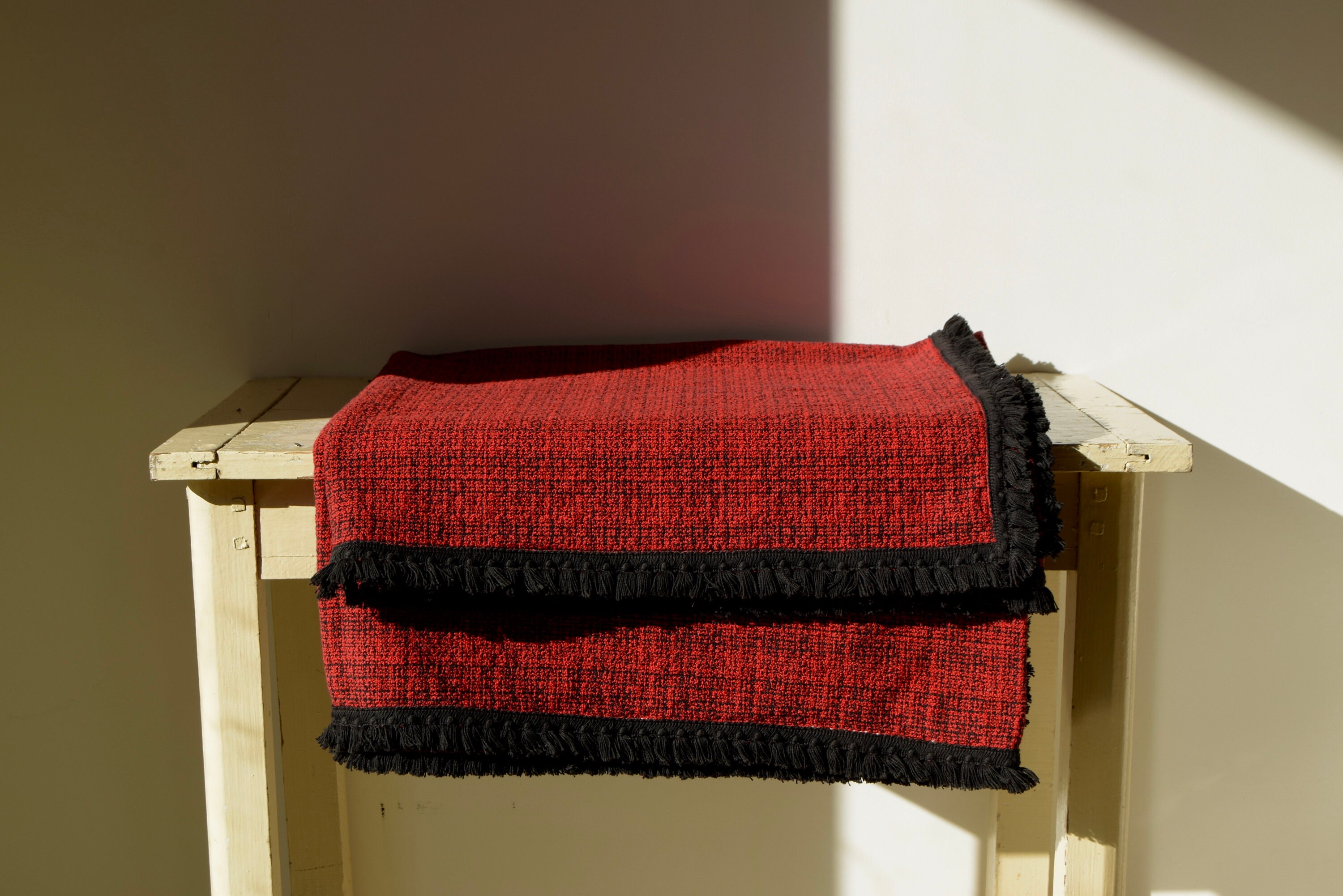 Dessus de Lit Années 40 en France Couvre Rouge et Noir