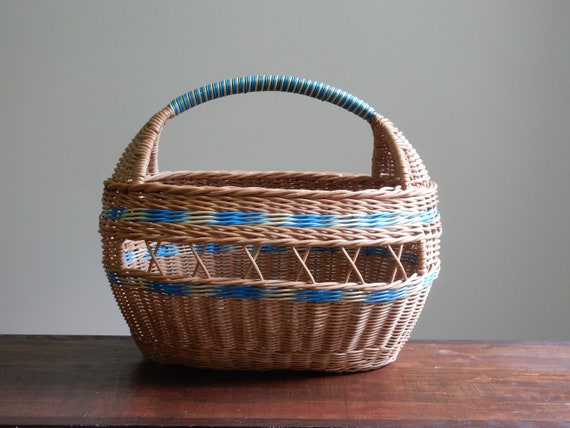 Woven wicker basket / Craft vannerie