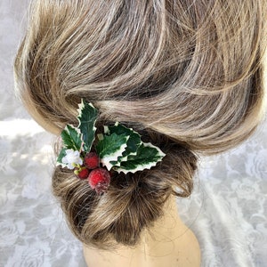 Holly hair pin,holly leaves and berries,variegated holly leaves,sugared red berries,holiday hair pin,small Christmas hair clip,winter hair