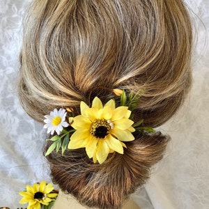 Sunflower hair pin,sunflower and daisy,happy,sunny,flowergirl hair pin,sunflower wedding,prom hair pin,pearl beads and sunflowers,daisy hair