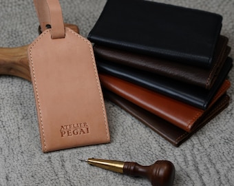 Personalized Luggage Tag – Full Grain Leather Travel Name Tag, Groomsmen or Corporate Gift | BOND