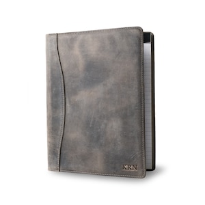 GEPERSONALISEERDE leren padfolio lederen portfolioomslag met monogram aangepaste bedrijfscadeau monogram initialen voor hem | Marshall Rock