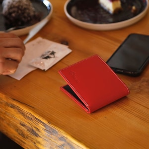 Cartera de piel italiana de primera calidad, cartera minimalista plegable para hombre, cartera para padrinos de boda, tarjetero RFID, regalo para él / Edward Red & Black