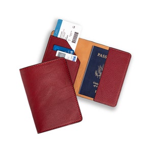 Cartera para pasaporte de piel de grano completo color burdeos de PEGAI / Cartera de viaje personalizada / Regalo perfecto para él y para ella / DIPLOMAT