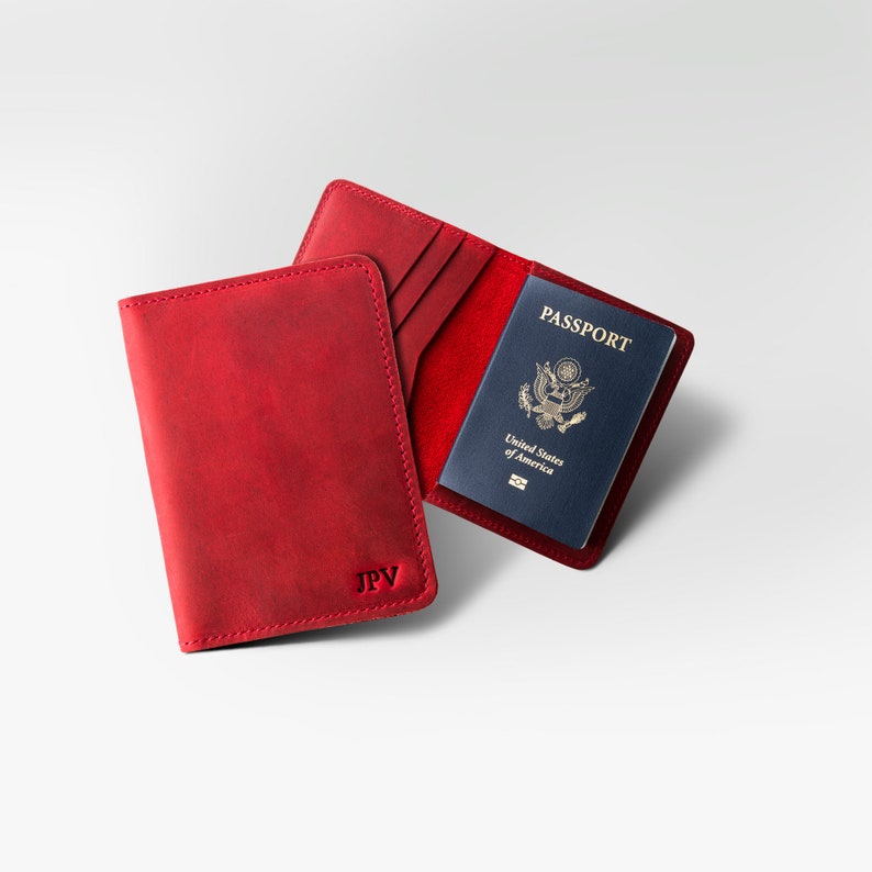 Cartera de viaje de cuero personalizada, funda para pasaporte personalizada, funda para pasaporte de cuero desgastado, regalo de viaje con monograma para ella / Pike-Rose Red imagen 1
