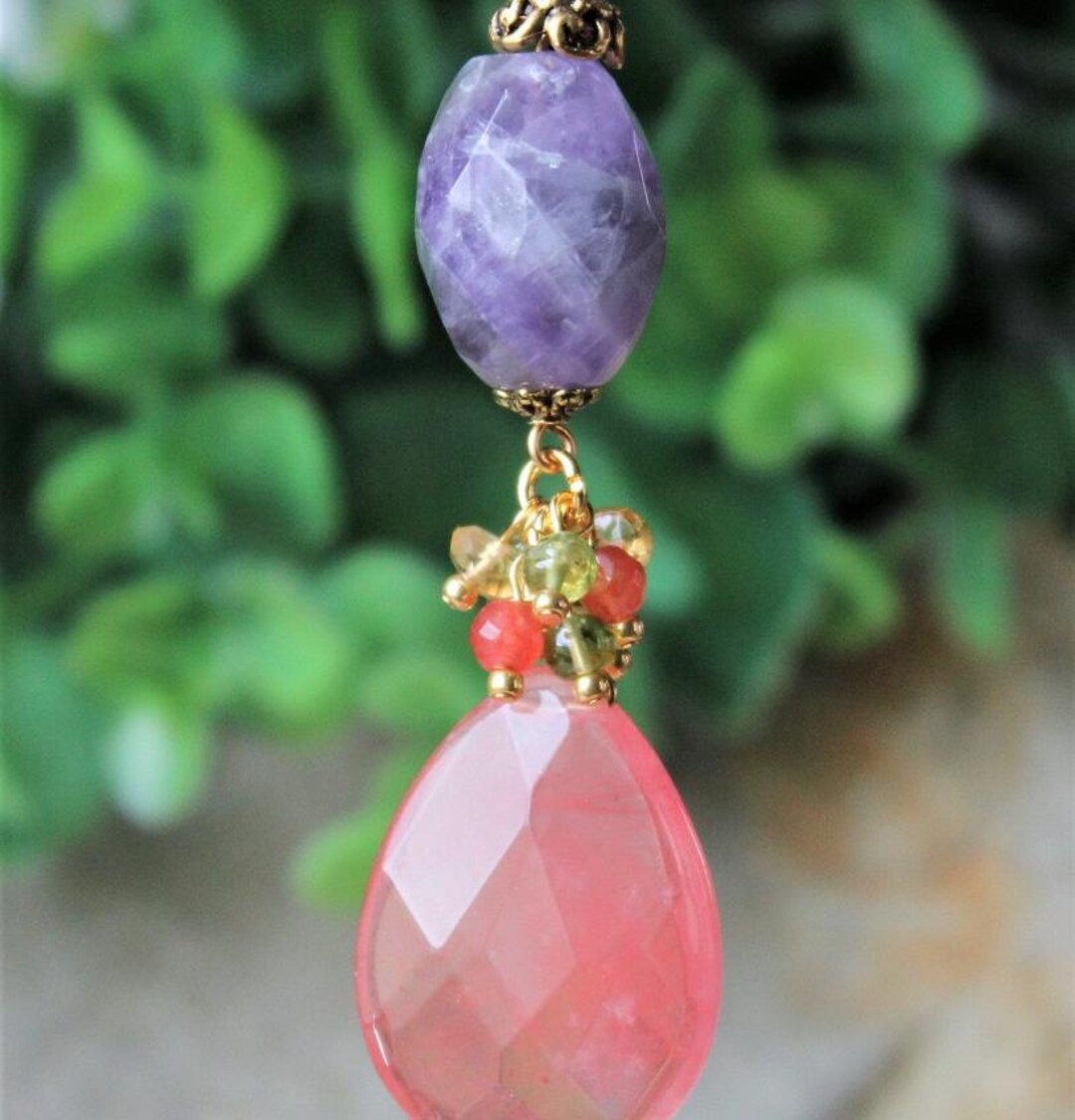 カラフル アディダスより香港の伝統色を重ねたカラフルなスニーカーが発売