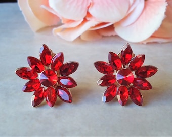 Red Garnet Crystal Clip On Earrings Jeweled Gold Bridal Cluster Earrings Bridesmaid Ruby Vintage Floral Stud Gemstone Small Handmade