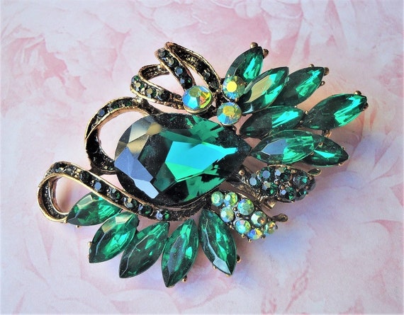 Large brooch pin deals