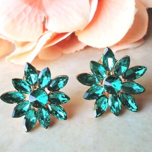 Emerald Green Clip On Earrings Crystal Jeweled Gold Bridal Cluster Earrings Bridesmaid Star Rhinestone Floral Stud Gemstone Small Handmade