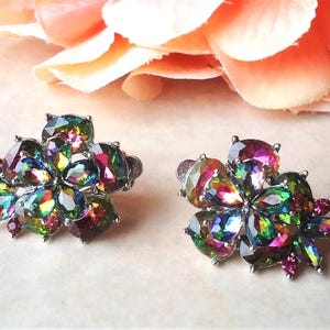 Orecchini a clip verde smeraldo, orecchini a grappolo da sposa in argento con cristalli Aurora Borealis, piccoli orecchini floreali con strass, regalo fatto a mano